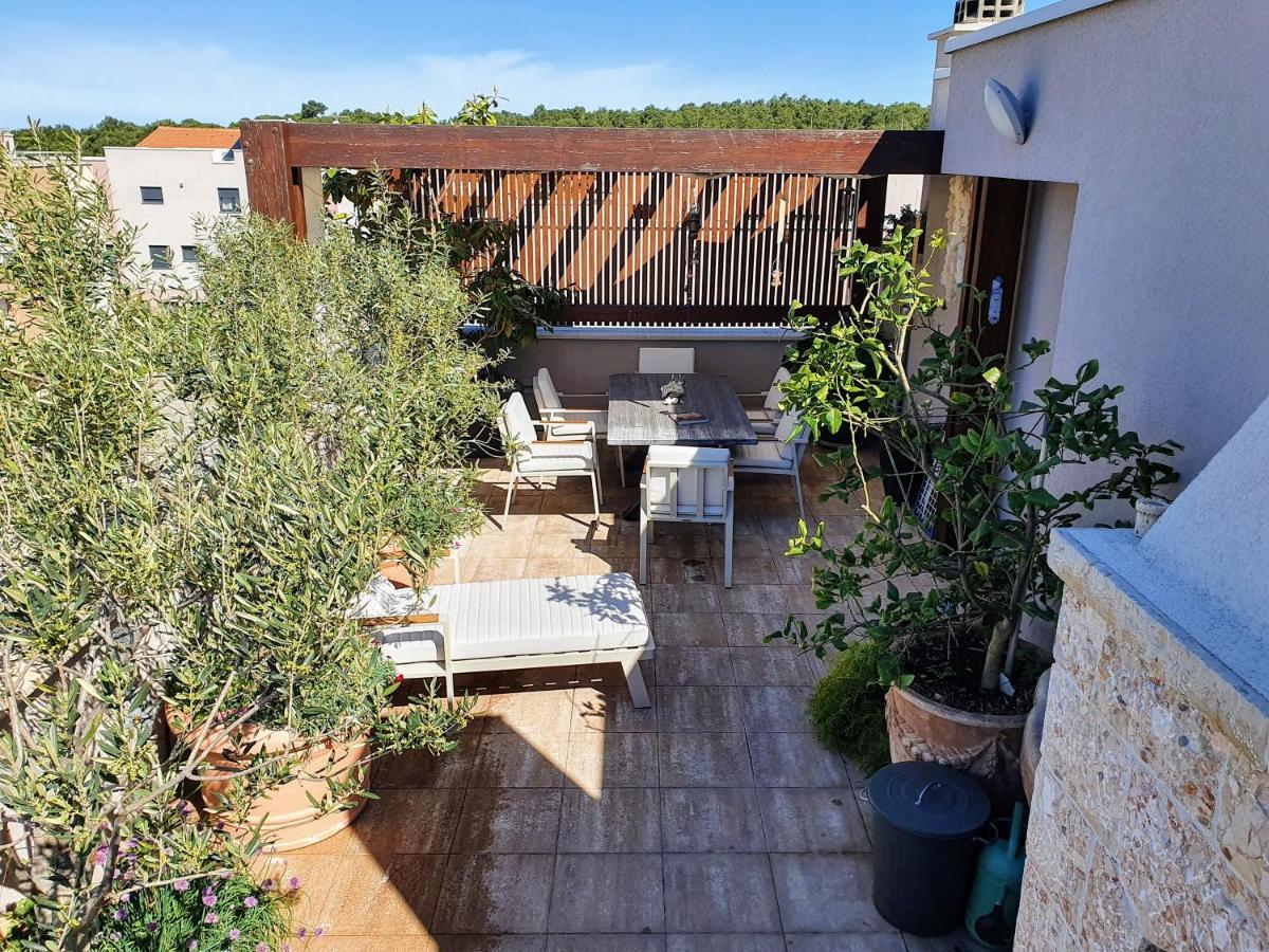 Apartment Garden Terrace Zara Esterno foto