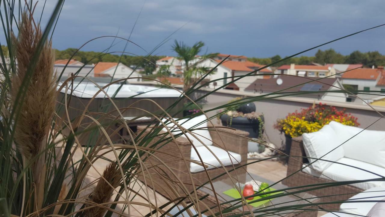 Apartment Garden Terrace Zara Esterno foto