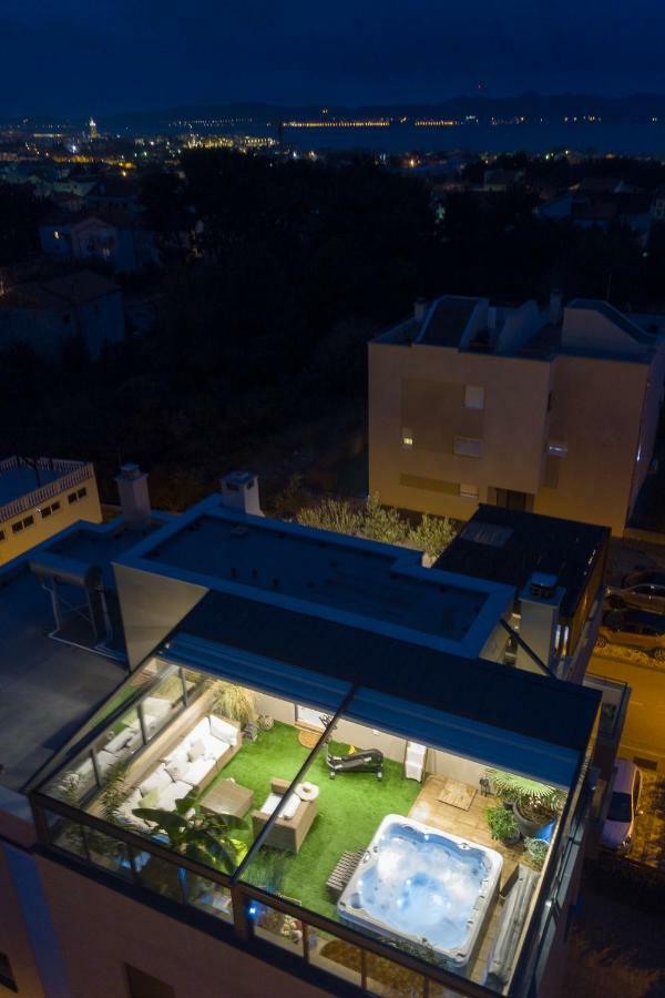 Apartment Garden Terrace Zara Esterno foto