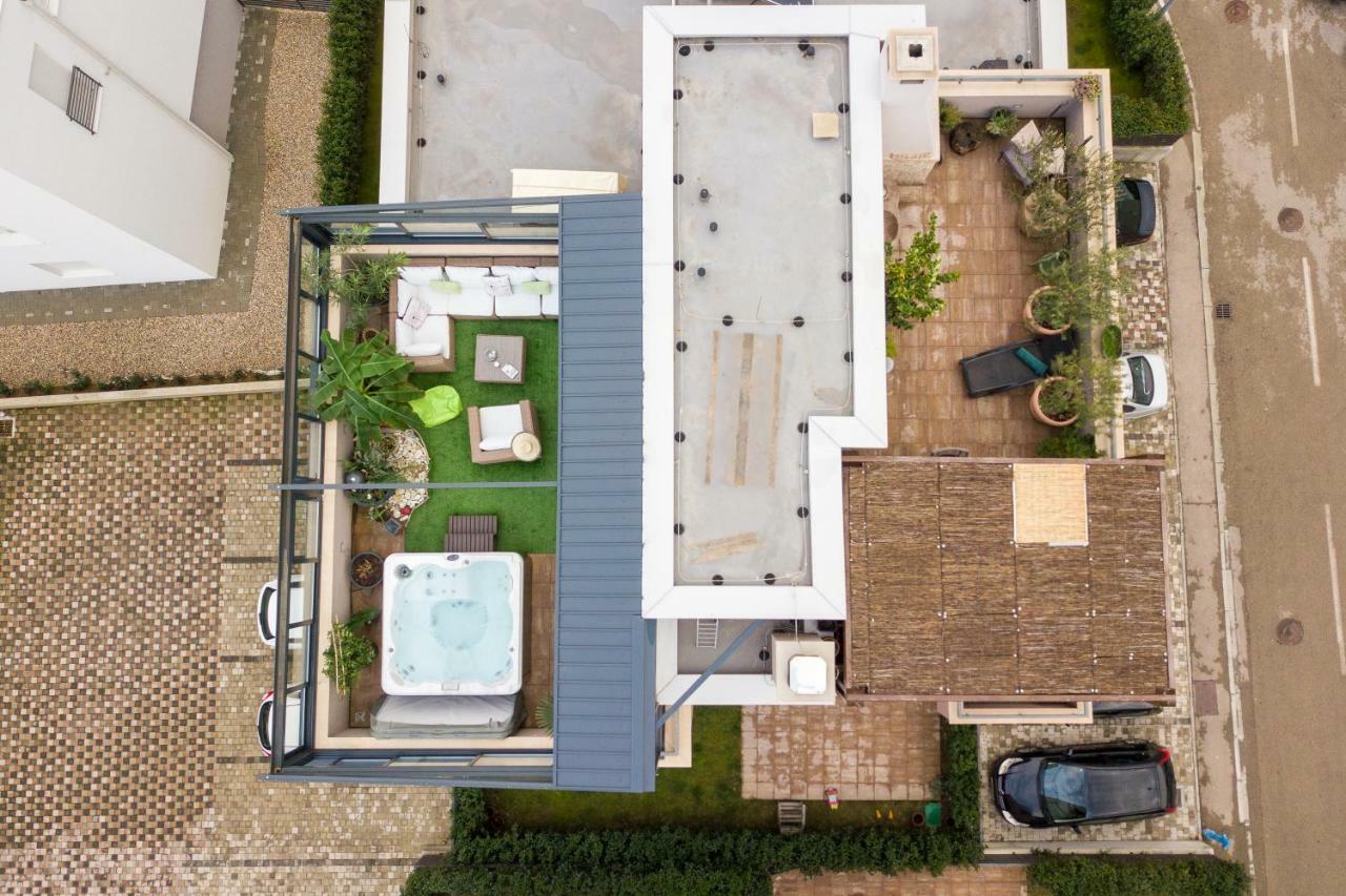 Apartment Garden Terrace Zara Esterno foto