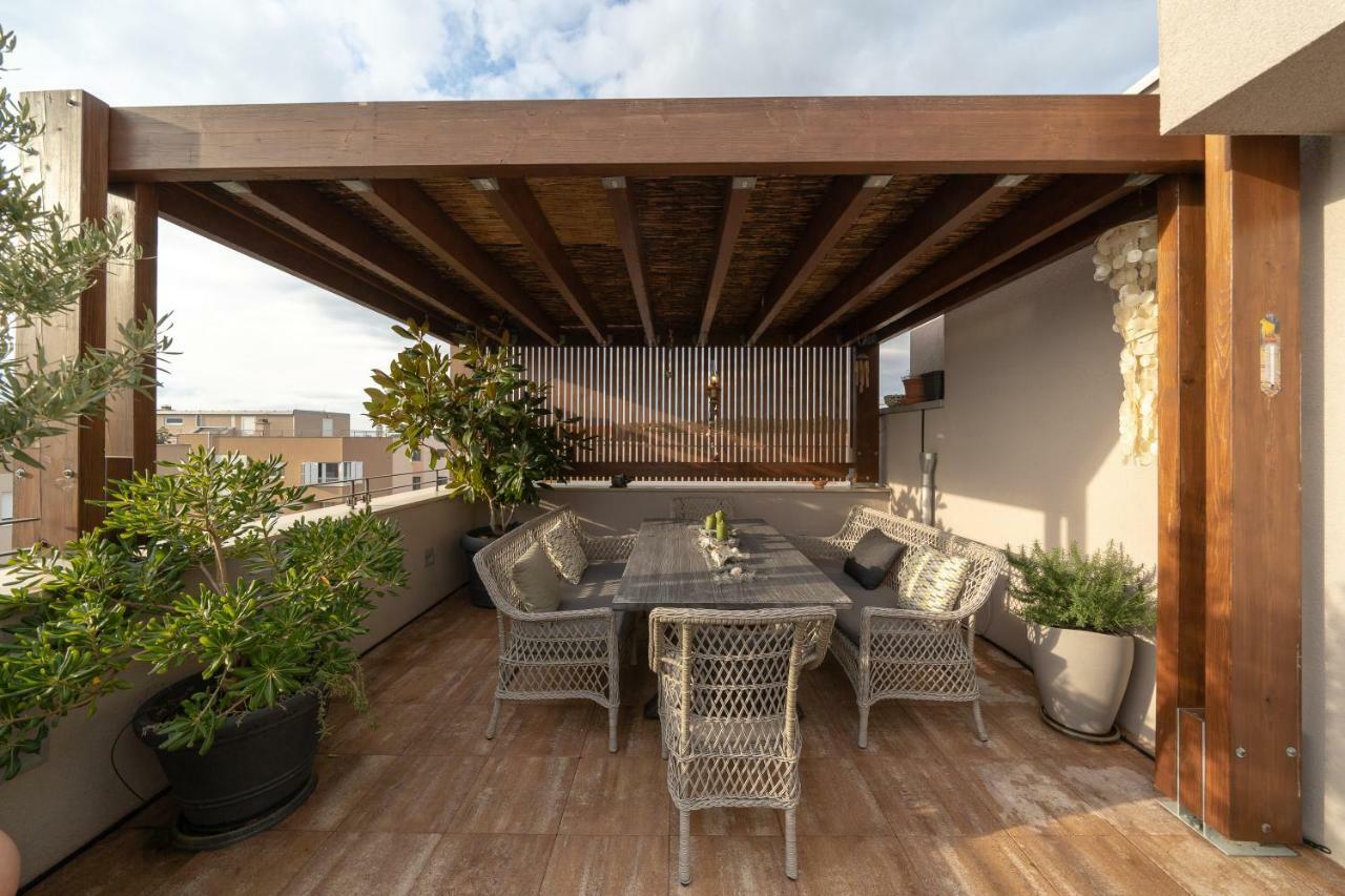 Apartment Garden Terrace Zara Esterno foto